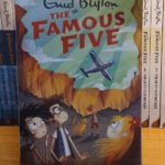 FIVE GO TO MYSTERY MOOR